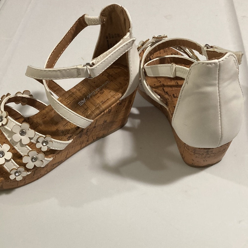White Wedges - Picture 2 of 9